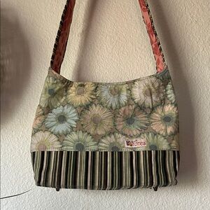 Floral stripe green Too Cute Totes 12” daisey print metal feet